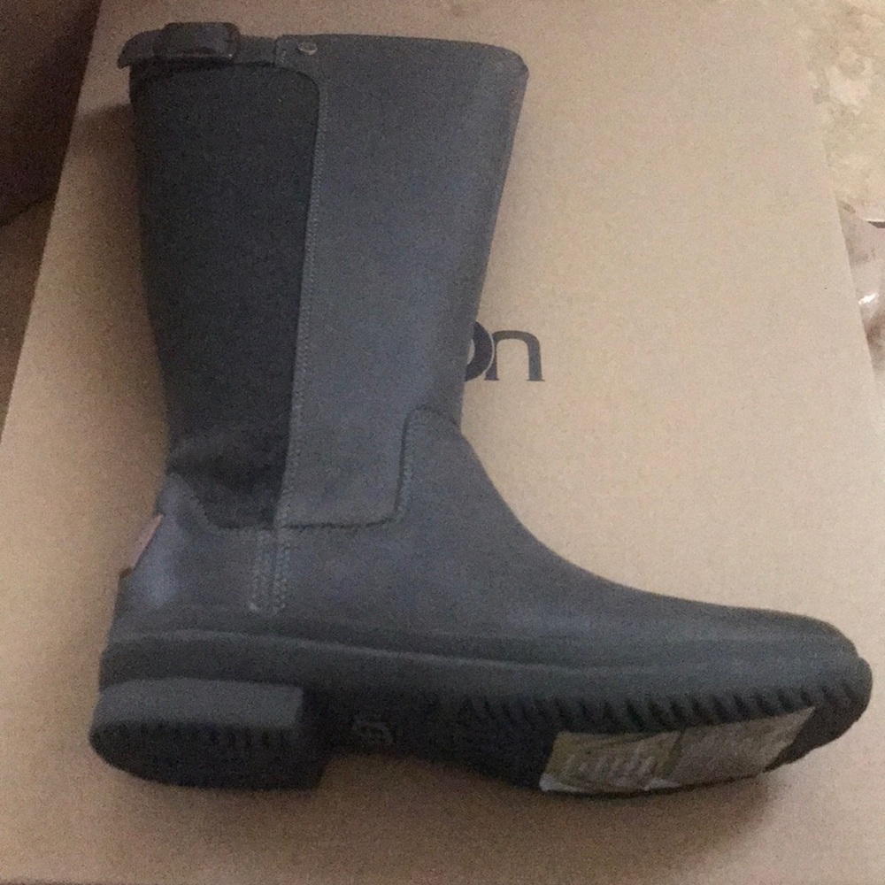 Ugg rain booth size 5 brand new color slate